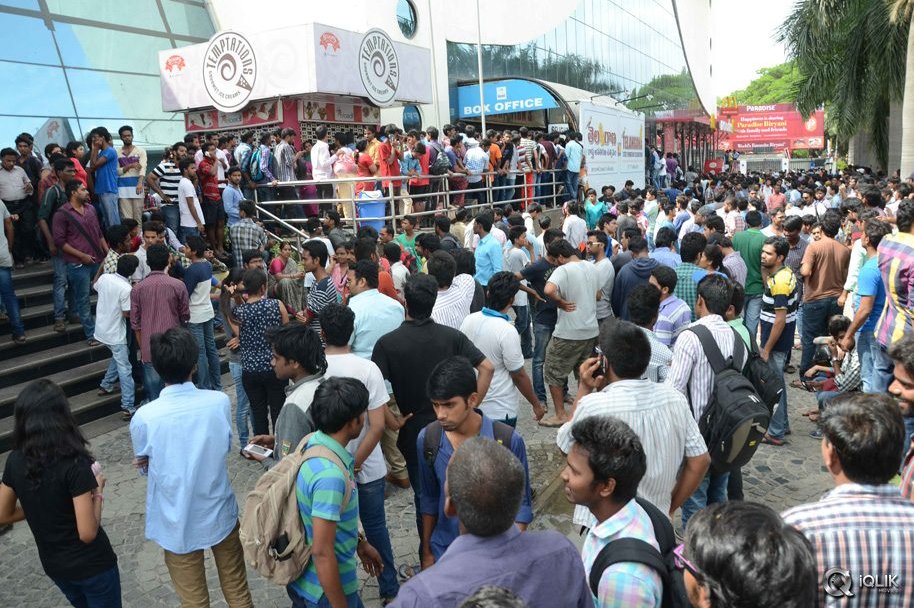 Baahubali-Tickets-Hungama-at-Theaters